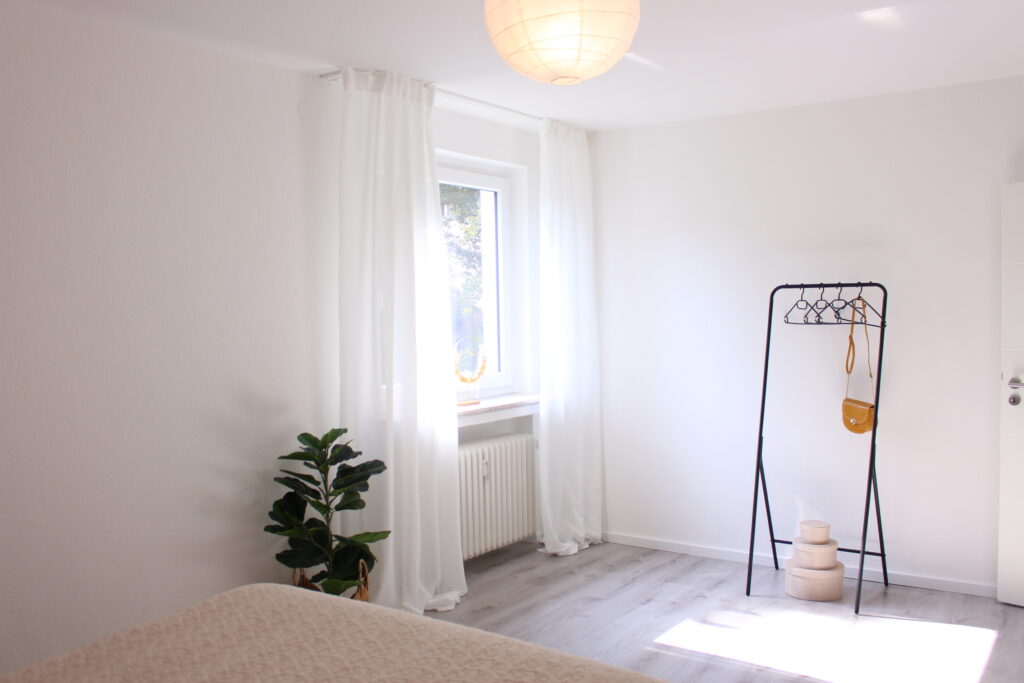 Eingerichteter Raum nach dem Home Staging 